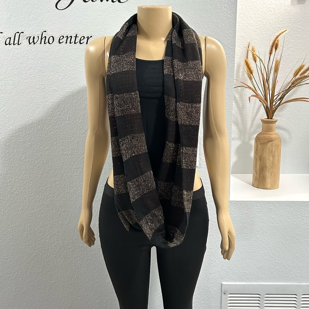 One Size Woman’s Black Copper Reversible Infinity Scarf NWT 2 Ways To Wear
